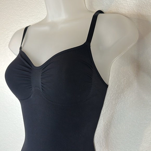 SKIMS Seamless Sculpt Black LOW BACK MID THIGH BODYSUIT Size Medium NWOT - Picture 10 of 13